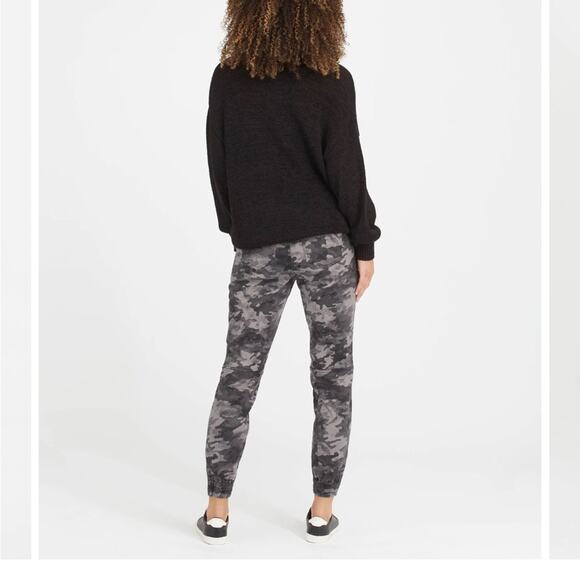 NWT Spanx Camo Twill Cargo Pant Tummy Control M - Picture 3 of 6